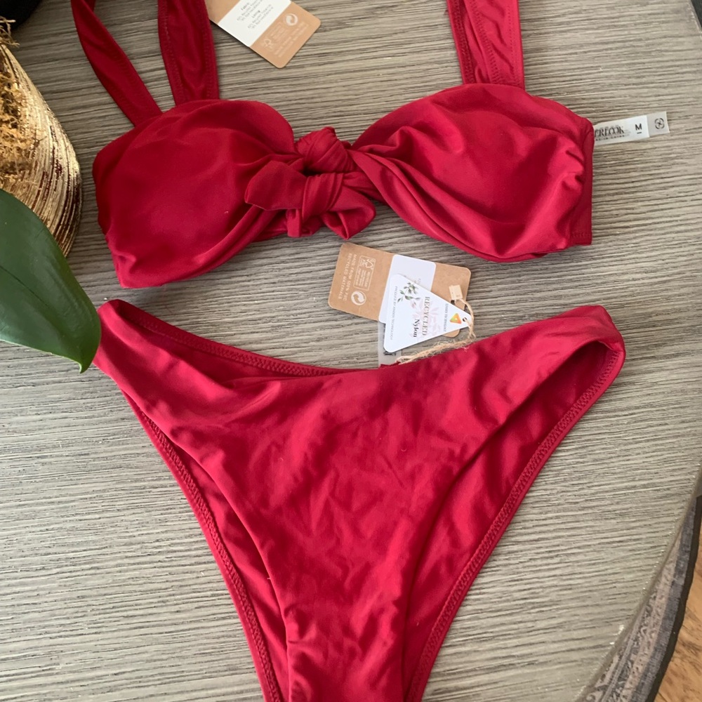 Berlook red top and bottom